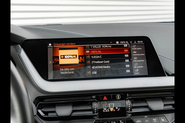 BMW 1-serie 118i Executive - M-Sport - Pano - Shodow Line - Camera - 18 inch