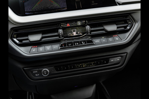 BMW 1-serie 118i Executive - M-Sport - Pano - Shodow Line - Camera - 18 inch