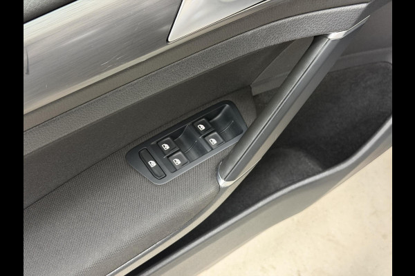 Volkswagen Golf 1.5 TSI*ACC*LED*NAVI*ECC*SPRTSTOELEN*PDC*NAVI*LMV*