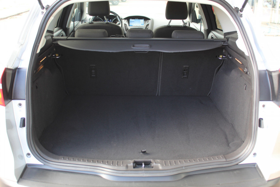 Ford FOCUS Wagon 1.0 125PK Titanium Uiterst nette wagen ! Trekhaak, Pdc, Navigatie, Cuise Controle,