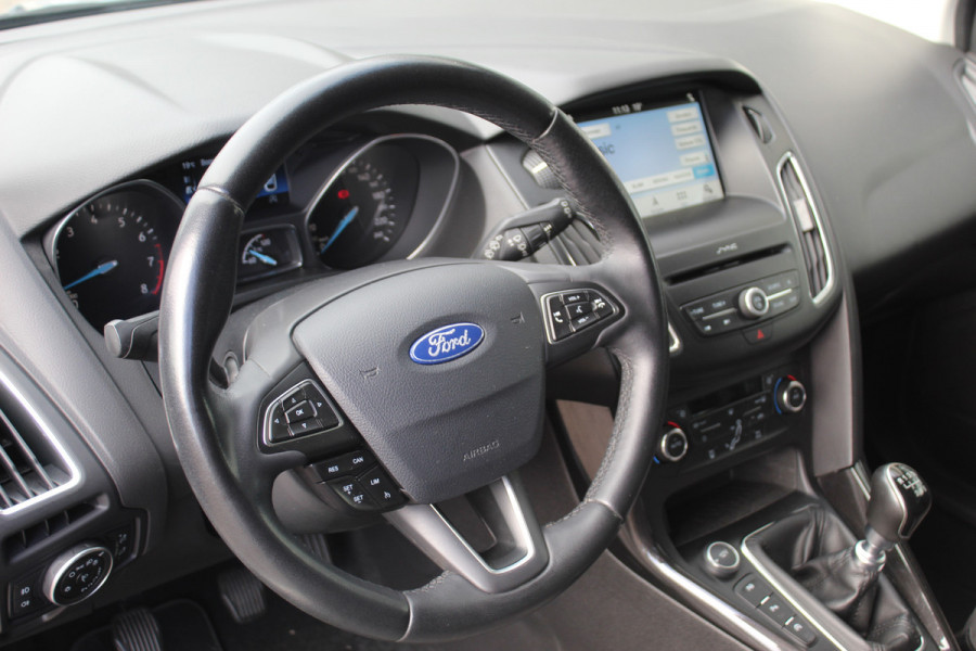 Ford FOCUS Wagon 1.0 125PK Titanium Uiterst nette wagen ! Trekhaak, Pdc, Navigatie, Cuise Controle,