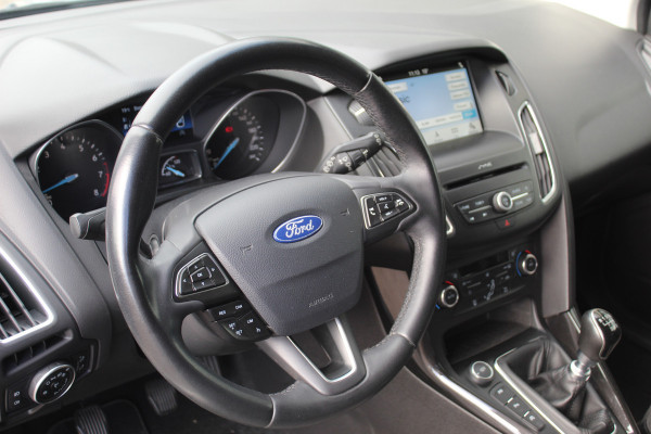 Ford FOCUS Wagon 1.0 125PK Titanium Uiterst nette wagen ! Trekhaak, Pdc, Navigatie, Cuise Controle,