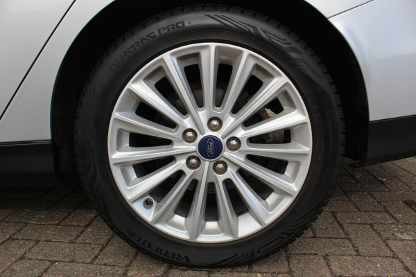 Ford FOCUS Wagon 1.0 125PK Titanium Uiterst nette wagen ! Trekhaak, Pdc, Navigatie, Cuise Controle,