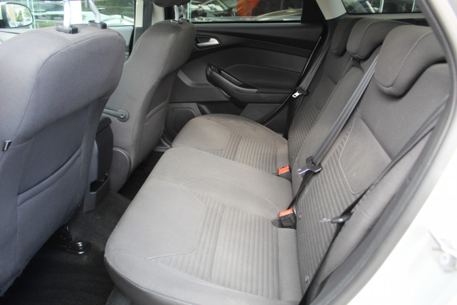 Ford FOCUS Wagon 1.0 125PK Titanium Uiterst nette wagen ! Trekhaak, Pdc, Navigatie, Cuise Controle,