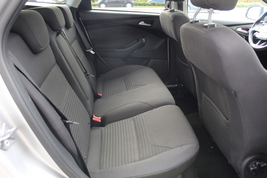 Ford FOCUS Wagon 1.0 125PK Titanium Uiterst nette wagen ! Trekhaak, Pdc, Navigatie, Cuise Controle,