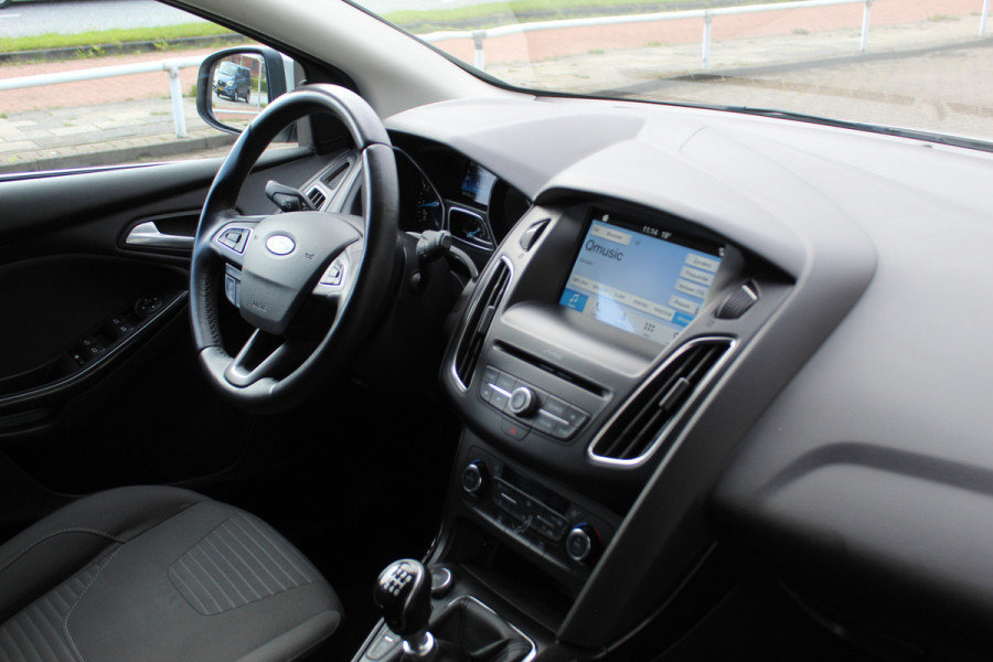 Ford FOCUS Wagon 1.0 125PK Titanium Uiterst nette wagen ! Trekhaak, Pdc, Navigatie, Cuise Controle,