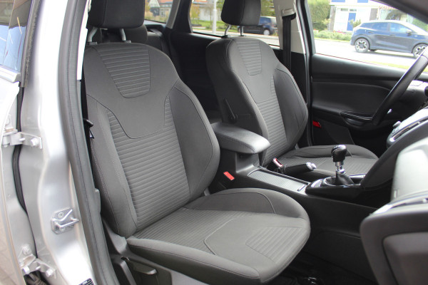 Ford FOCUS Wagon 1.0 125PK Titanium Uiterst nette wagen ! Trekhaak, Pdc, Navigatie, Cuise Controle,