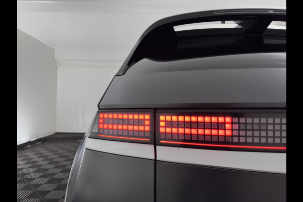 Hyundai IONIQ 5 Lounge 77.4 kWh [3-Fase-11kW] {SoH-99%} (INCL-BTW) Aut. *HEATPUMP | LEATHER | BOSE-SOUND | FULL-LED | ADAPTIVE-CRUISE | BLINDSPOT | DIGI-COCKPIT | AMBIENTLIGHT | DAB | SHIFTPADDLES | HEAD-UP | NAVI-FULLMAP | KEYLESS | 20 INCH*