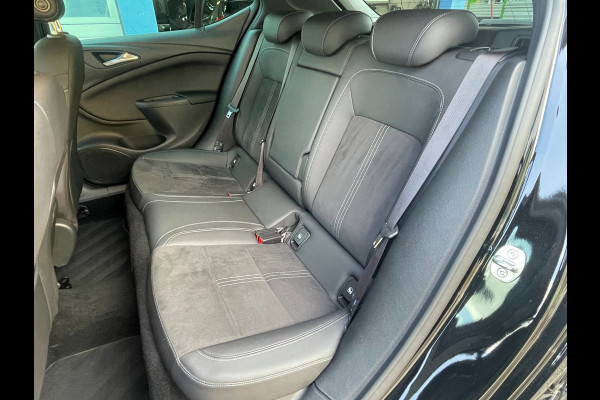 Opel Astra 1.2 Ultimate | eerste eigenaar | NL-auto | vol met opties.