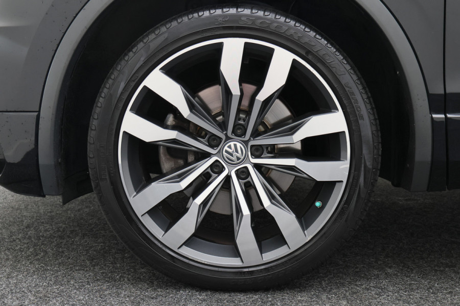 Volkswagen Tiguan Allspace 2.0 TSI 4Motion Highline Business R Panoramadak, Camera, Apple CarPlay, ACC, Keyless, Trekhaak, 20"
