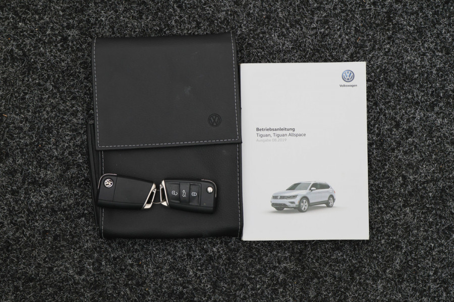 Volkswagen Tiguan Allspace 2.0 TSI 4Motion Highline Business R Panoramadak, Camera, Apple CarPlay, ACC, Keyless, Trekhaak, 20"