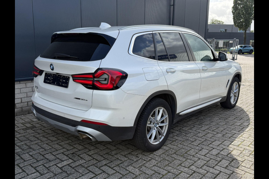 BMW X3 xDrive30e 18"/Leder/Dodehoek/Camera/Keyless/LED/Navigatie