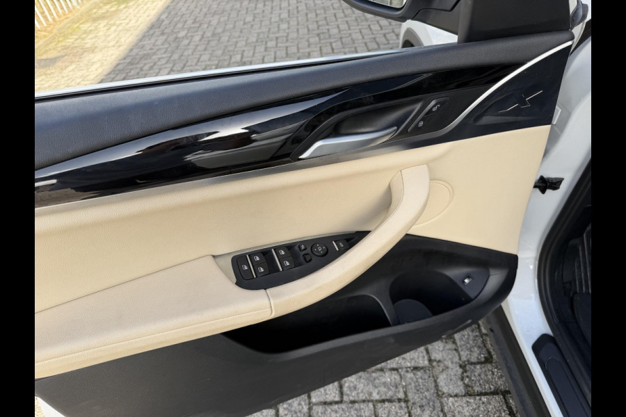 BMW X3 xDrive30e 18"/Leder/Dodehoek/Camera/Keyless/LED/Navigatie