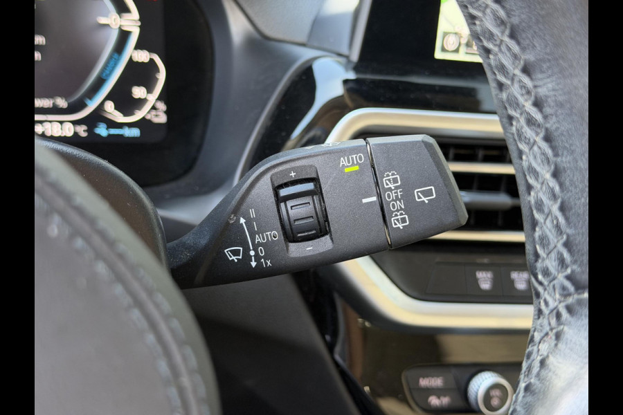 BMW X3 xDrive30e 18"/Leder/Dodehoek/Camera/Keyless/LED/Navigatie