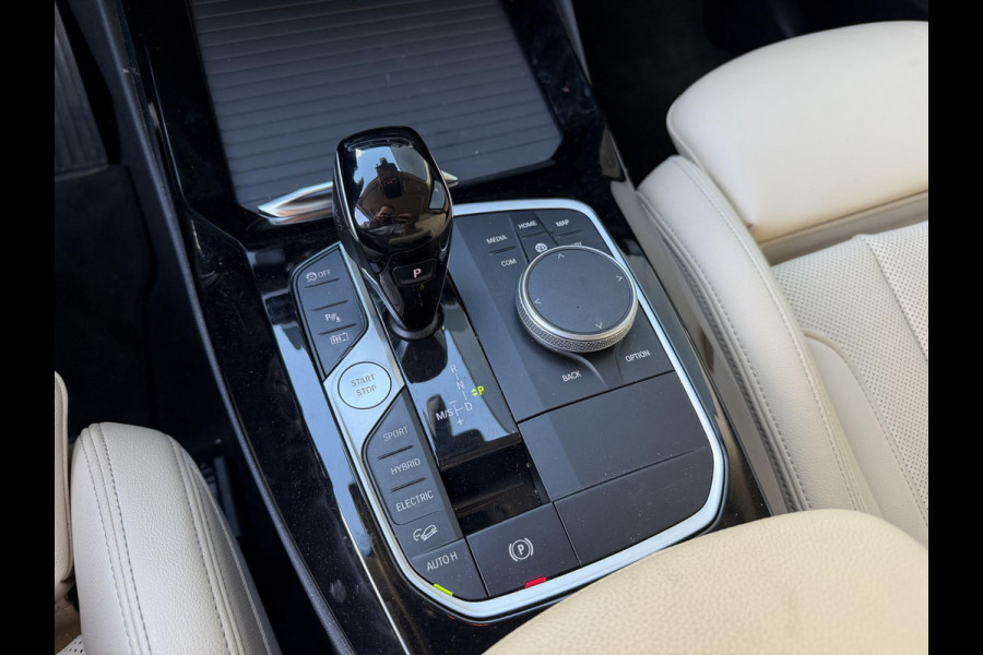 BMW X3 xDrive30e 18"/Leder/Dodehoek/Camera/Keyless/LED/Navigatie