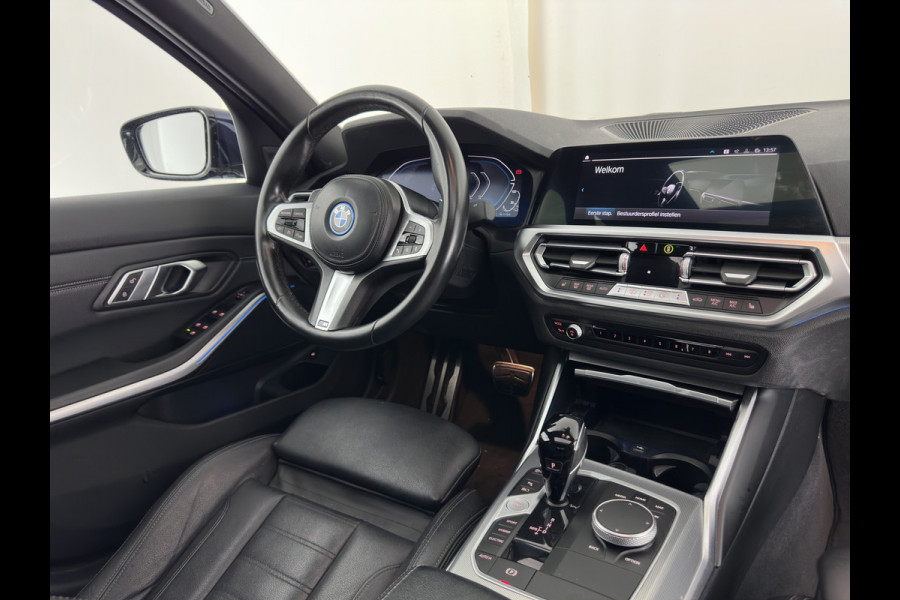 BMW 3-serie 320e M-Sport-Styling Business Edition Plus (Plug-In) {SoH-88%} (INCL-BTW) Aut. * PANO | LEATHER | FULL-LED | HEATED-SPORTSEATS | NAVI-FULLMAP | KEYLESS | PRIVACY-GLASS | HIFI-SOUND | ECC | PDC | SHIFTPADDLES | DAB | CARPLAY |  CRUISE | 19''ALU*