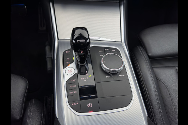 BMW 3-serie 320e M-Sport-Styling Business Edition Plus (Plug-In) {SoH-88%} (INCL-BTW) Aut. * PANO | LEATHER | FULL-LED | HEATED-SPORTSEATS | NAVI-FULLMAP | KEYLESS | PRIVACY-GLASS | HIFI-SOUND | ECC | PDC | SHIFTPADDLES | DAB | CARPLAY |  CRUISE | 19''ALU*