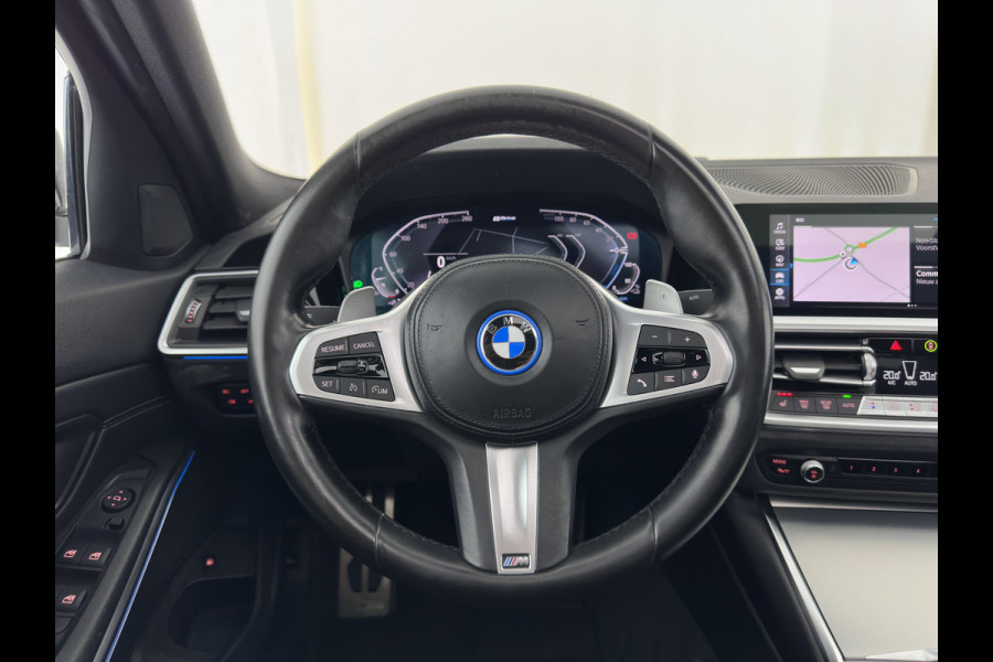 BMW 3-serie 320e M-Sport-Styling Business Edition Plus (Plug-In) {SoH-88%} (INCL-BTW) Aut. * PANO | LEATHER | FULL-LED | HEATED-SPORTSEATS | NAVI-FULLMAP | KEYLESS | PRIVACY-GLASS | HIFI-SOUND | ECC | PDC | SHIFTPADDLES | DAB | CARPLAY |  CRUISE | 19''ALU*
