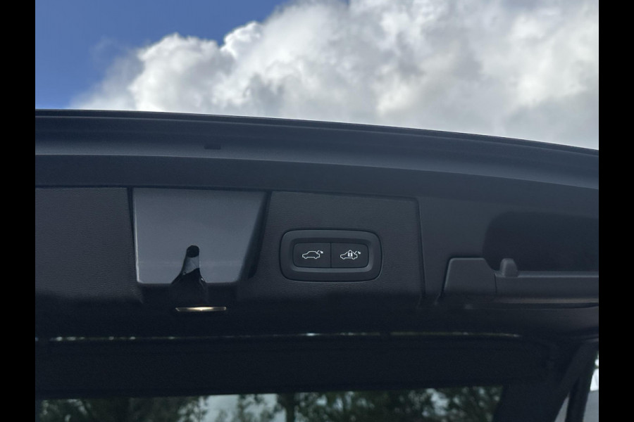 Volvo XC60 2.0 T6 Plug-in hybrid AWD Plus Black Edition VAN: 59.900,- ND: 56.877,- UW HERSTVOORDEEL: 2.023,- | TREKHAAK | DEALER ONDERHOUDEN | HEAD UP | 360CAMERA | FABR. GARANTIE! |