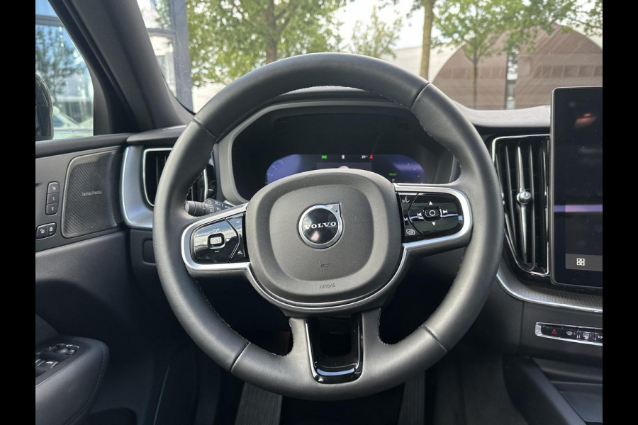 Volvo XC60 2.0 T6 Plug-in hybrid AWD Plus Black Edition VAN: 59.900,- ND: 56.877,- UW HERSTVOORDEEL: 2.023,- | TREKHAAK | DEALER ONDERHOUDEN | HEAD UP | 360CAMERA | FABR. GARANTIE! |