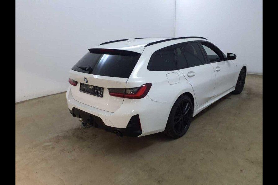 BMW 3 Serie Touring 318i Touring Auto BTW|M-sport|Pano|Dealer onderh|Trekhaak
