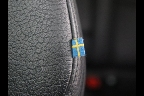 Volvo XC60 2.0 T5 Momentum | Trekhaak | Navigatie | Stoelverwarming | LED |