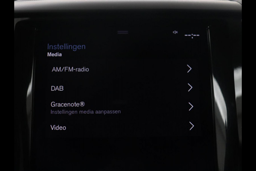 Volvo XC60 2.0 T5 Momentum | Trekhaak | Navigatie | Stoelverwarming | LED |