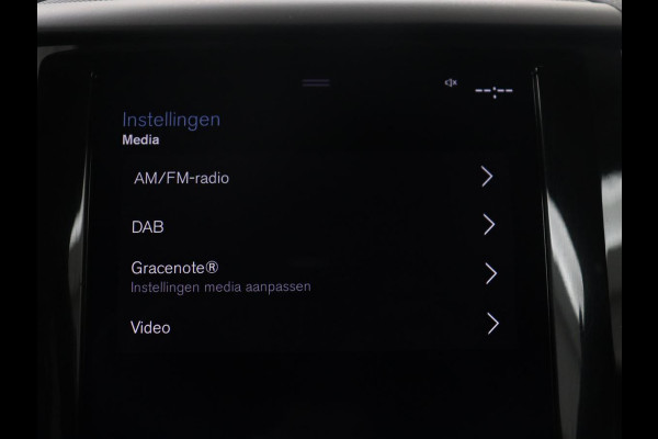 Volvo XC60 2.0 T5 Momentum | Trekhaak | Navigatie | Stoelverwarming | LED |