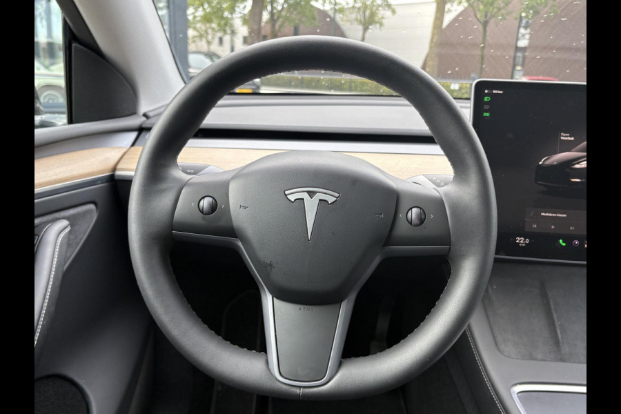 Tesla Model Y Long Range AWD 75 kWh VAN:40.900,- VOOR:37.440,- UW HERFSTVOORDEEL:3.460,- | SOH 94% | RIJKLAAR GELEVERD | AFNEEMBARE TREKHAAK |TESLA FABRIEKSGARANTIE TOT 06-2027 OF 80.000 KM | TESLA GARANTIE ACCU + AANDRIJFLIJN T/M 06-2031 OF 192.000 KM