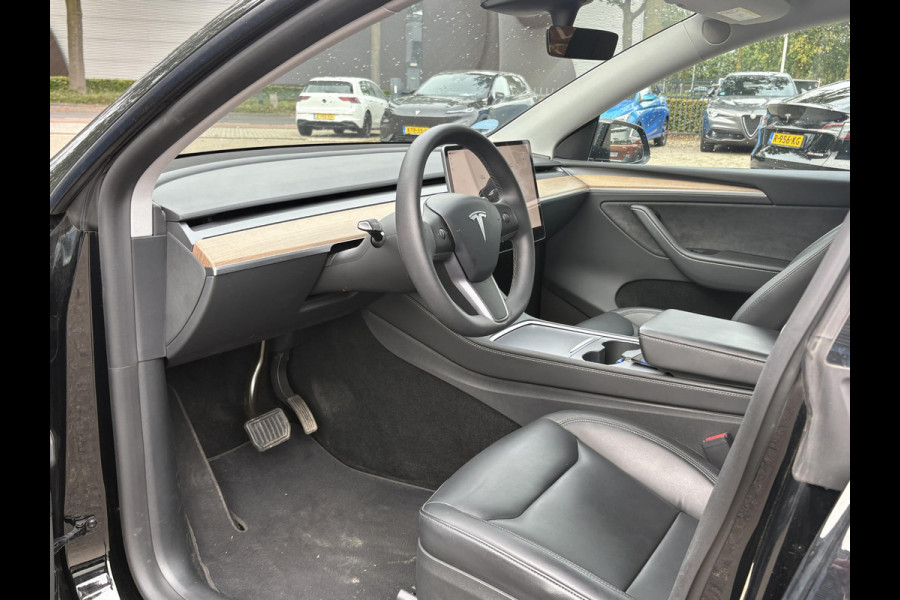 Tesla Model Y Long Range AWD 75 kWh VAN:40.900,- VOOR:37.440,- UW HERFSTVOORDEEL:3.460,- | SOH 94% | RIJKLAAR GELEVERD | AFNEEMBARE TREKHAAK |TESLA FABRIEKSGARANTIE TOT 06-2027 OF 80.000 KM | TESLA GARANTIE ACCU + AANDRIJFLIJN T/M 06-2031 OF 192.000 KM