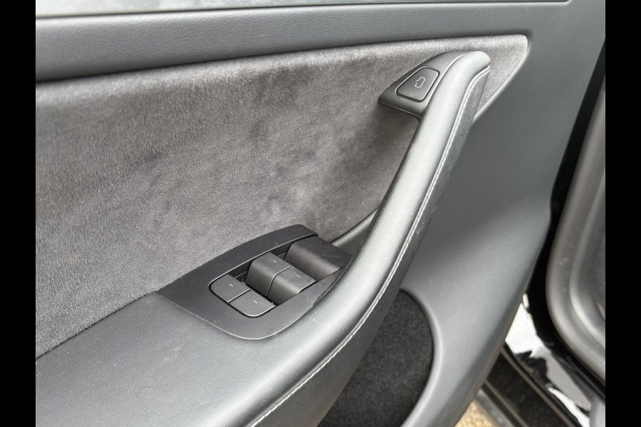 Tesla Model Y Long Range AWD 75 kWh VAN:40.900,- VOOR:37.440,- UW HERFSTVOORDEEL:3.460,- | SOH 94% | RIJKLAAR GELEVERD | AFNEEMBARE TREKHAAK |TESLA FABRIEKSGARANTIE TOT 06-2027 OF 80.000 KM | TESLA GARANTIE ACCU + AANDRIJFLIJN T/M 06-2031 OF 192.000 KM