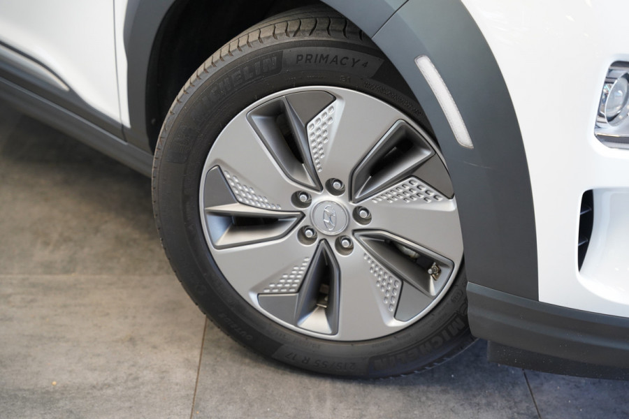 Hyundai Kona EV Comfort 64 kWh 3-Fase Warmtepomp Two-Tone Adaptive-Cruise Navigatie