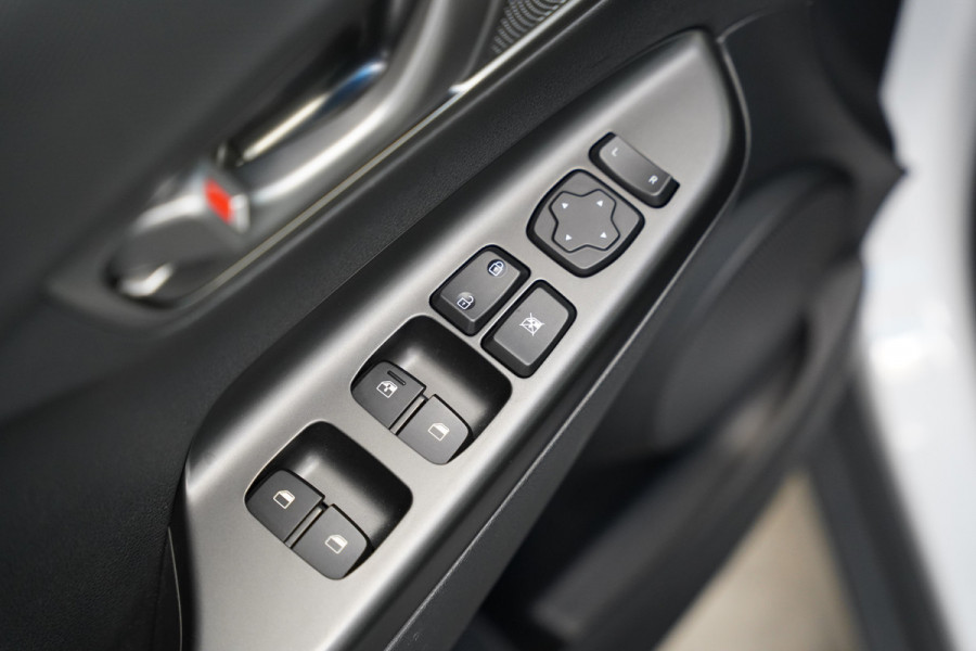 Hyundai Kona EV Comfort 64 kWh 3-Fase Warmtepomp Two-Tone Adaptive-Cruise Navigatie
