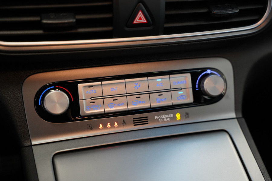 Hyundai Kona EV Comfort 64 kWh 3-Fase Warmtepomp Two-Tone Adaptive-Cruise Navigatie