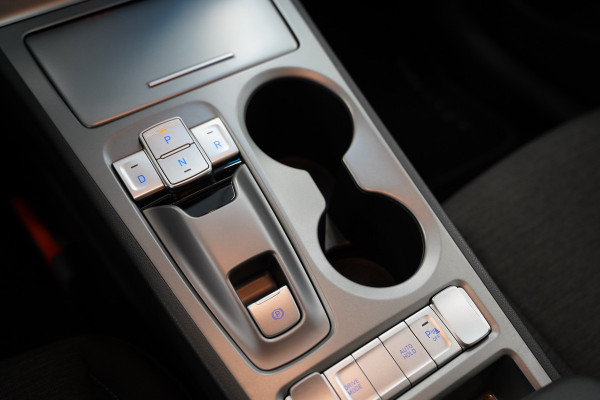 Hyundai Kona EV Comfort 64 kWh 3-Fase Warmtepomp Two-Tone Adaptive-Cruise Navigatie