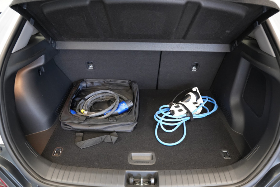 Hyundai Kona EV Comfort 64 kWh 3-Fase Warmtepomp Two-Tone Adaptive-Cruise Navigatie
