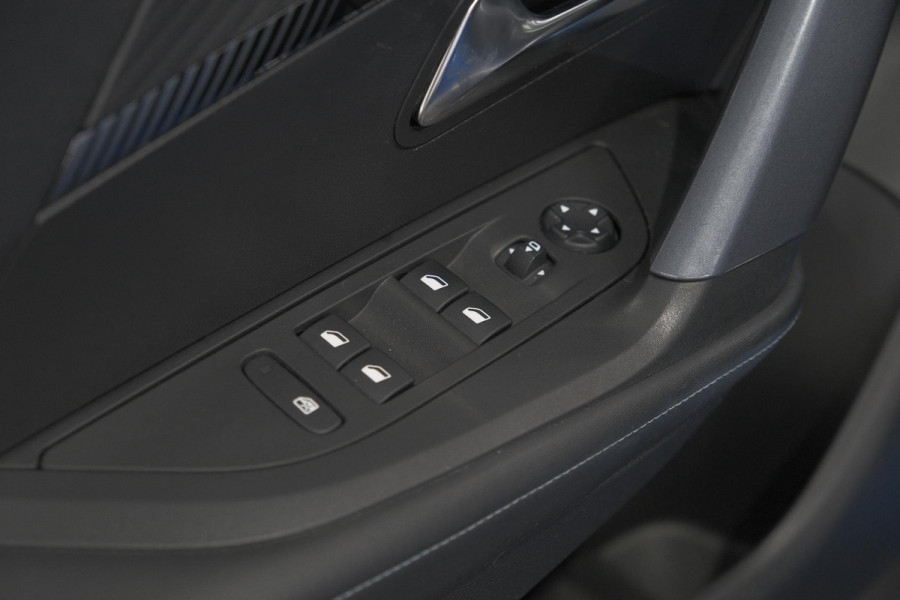 Peugeot 2008 PureTech 130 EAT8 Allure | Camera | Navigatie | Apple Carplay | Parkeersensoren