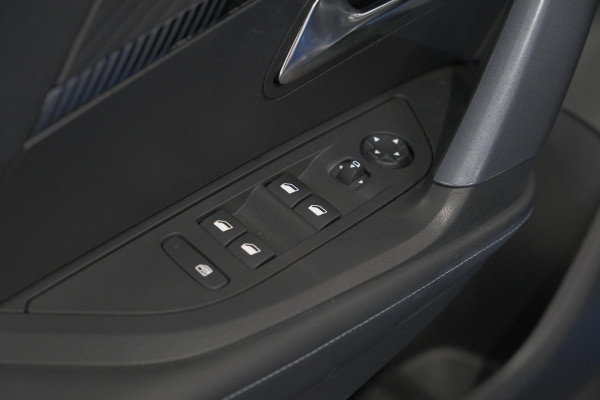 Peugeot 2008 PureTech 130 EAT8 Allure | Camera | Navigatie | Apple Carplay | Parkeersensoren