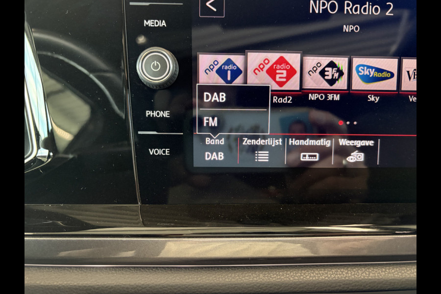 Volkswagen Polo 2.0 TSi 200pk GTi DSG 5-drs. SCHUIFDAK/BEATS/KEYLESS/CAMERA/DODEHOEK/1E EIGENAAR!