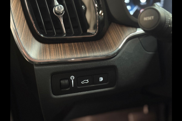 Volvo XC60 2.0 Recharge T6 AWD Business Pro | Pano | Carplay | Trekhaak | Camera | Stuur/Stoelverwarming
