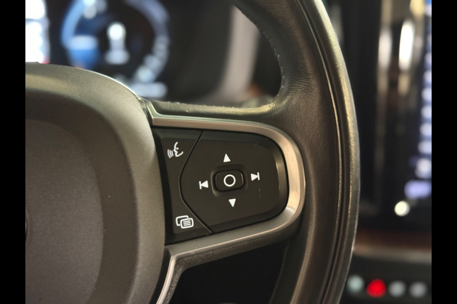 Volvo XC60 2.0 Recharge T6 AWD Business Pro | Pano | Carplay | Trekhaak | Camera | Stuur/Stoelverwarming
