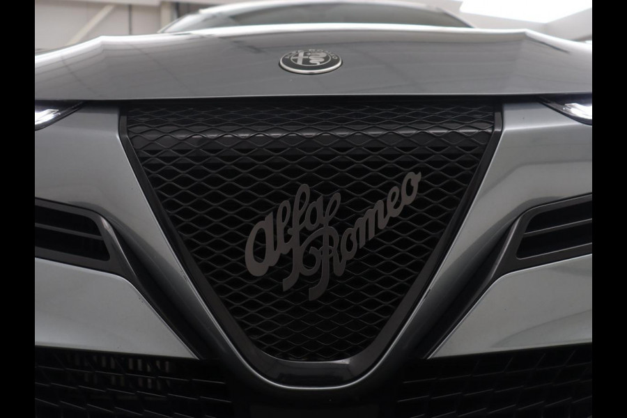 Alfa Romeo junior 1.2 Turbo Hybrid Ibrida | LED | Parkeerhulp | Apple Carplay |