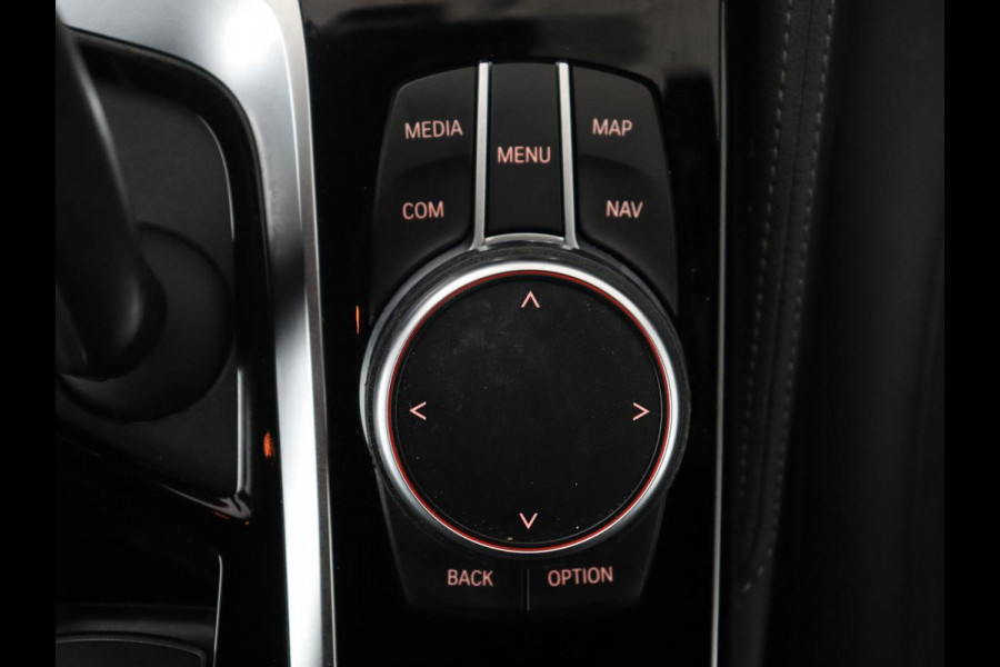 BMW 5 Serie Touring 530i High Executive Edition | M-Pakket | Soelverwarming/ventilatie | Trekhaak | Pano.Dak | Apple Carplay |