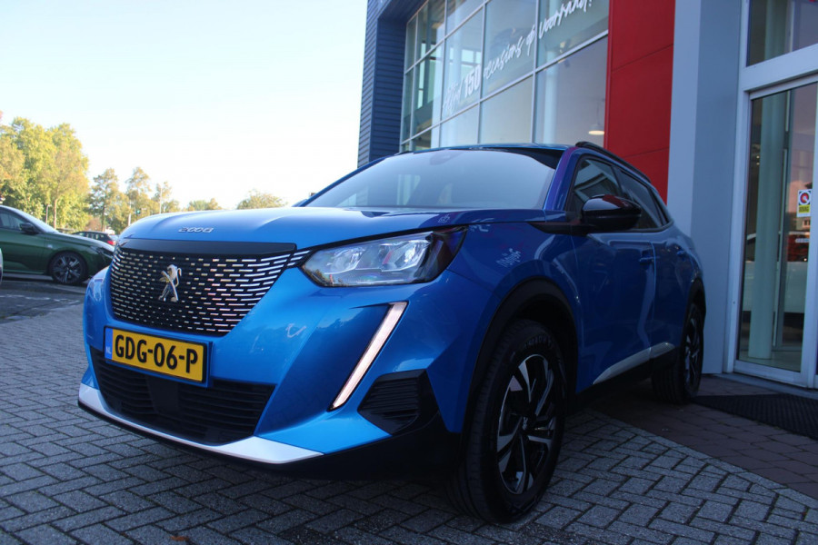 Peugeot 2008 1.2 130PK ALLURE PACK | TREKHAAK AFNEEMBAAR | NAVIGATIE 10" TOUCHSCREEN | APPLE CARPLAY/ANDROID AUTO | ACHTERUITRIJ CAMERA | 3-D INSTRUMENTENPANEEL | CLIMATE CONTROL | CRUISE CONTROL | KEYLESS ENTRY / START | 17" LICHTMETALEN VELGEN |