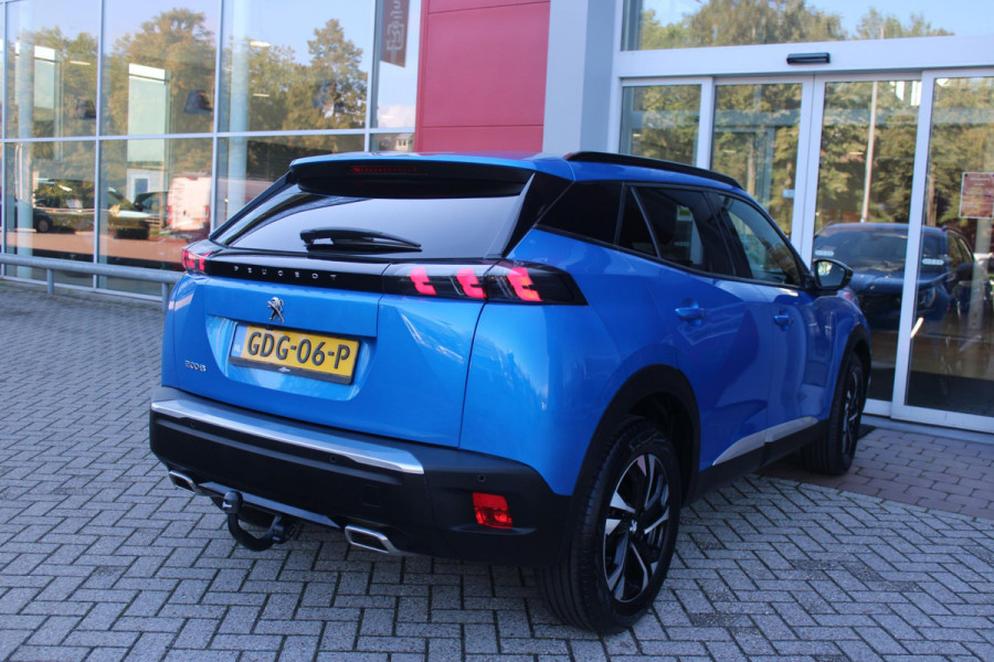 Peugeot 2008 1.2 130PK ALLURE PACK | TREKHAAK AFNEEMBAAR | NAVIGATIE 10" TOUCHSCREEN | APPLE CARPLAY/ANDROID AUTO | ACHTERUITRIJ CAMERA | 3-D INSTRUMENTENPANEEL | CLIMATE CONTROL | CRUISE CONTROL | KEYLESS ENTRY / START | 17" LICHTMETALEN VELGEN |