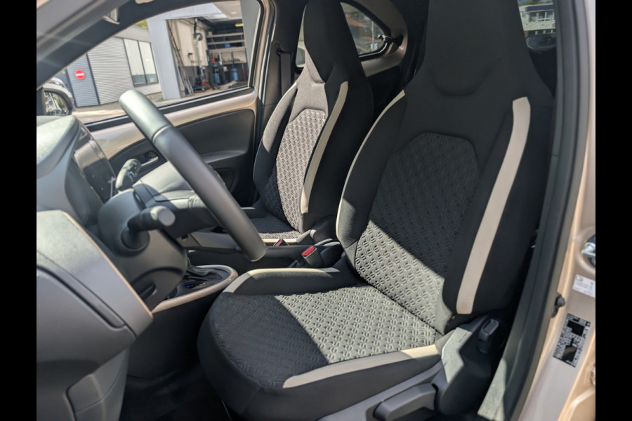 Toyota Aygo X 1.0 VVT-i S-CVT first