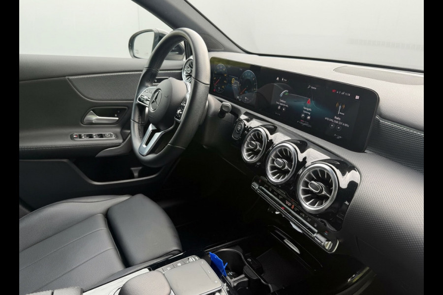 Mercedes-Benz A-Klasse 250 e Business Solution Luxury Limited, leder, sfeerverlichting, trekhaak,1 e eigenaar, NL auto met nap