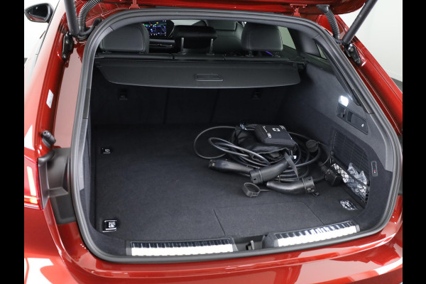Audi A5 Avant 2.0 e-hybrid quattro S edition Quattro 367pk | Private lease vanaf €1016,- | Lederen bekleding | MMI Bijrijdersscherm | Elektrisch verstelbare voorstoel met geheugen