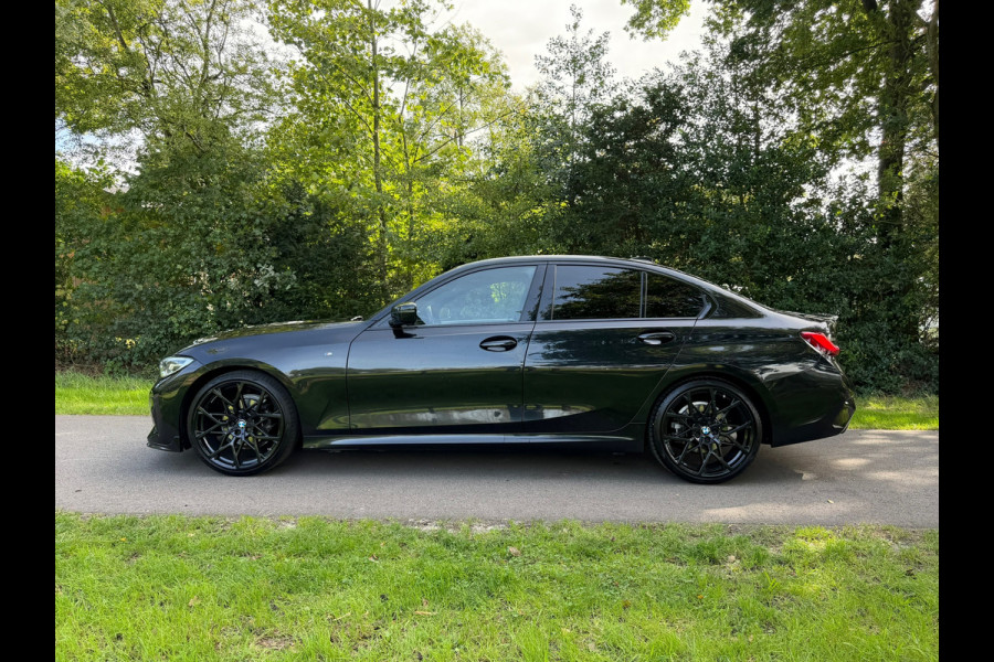 BMW 3 Serie 318i High Executive Edition | M-Pakket + Vol-Leder Nu € 22.975,-!!!