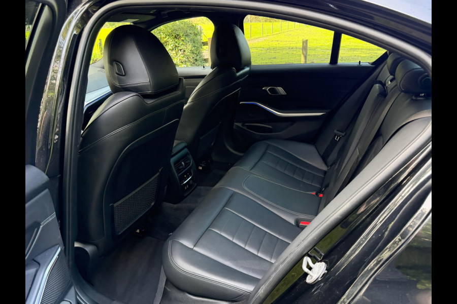 BMW 3 Serie 318i High Executive Edition | M-Pakket + Vol-Leder Nu € 22.975,-!!!